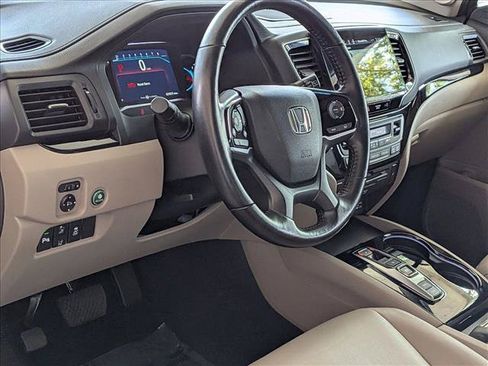 Certified 2022 Honda Pilot Touring image 9