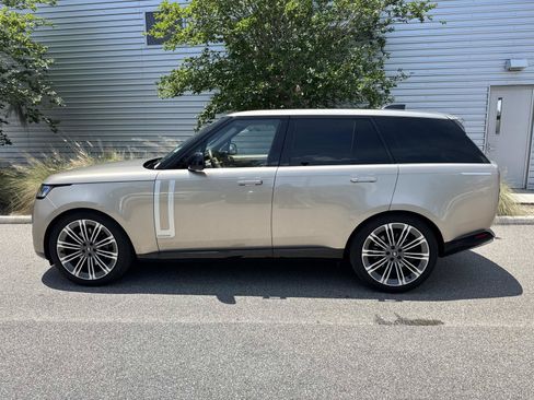 Used 2025 Land Rover Range Rover Autobiography AWD/4WD image 2