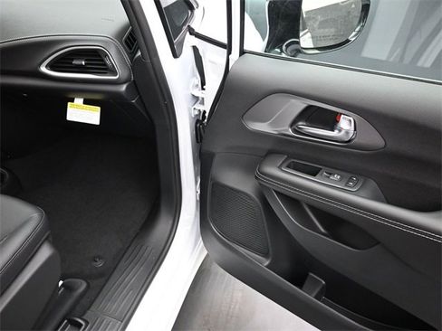 New 2026 Chrysler Pacifica Select image 25