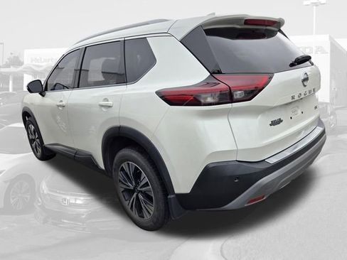 Used 2021 Nissan Rogue SV w/ Premium Package FWD image 6