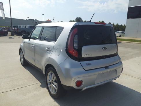 Used 2018 Kia Soul + FWD image 3