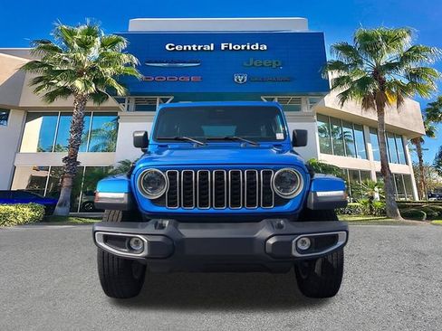 Used 2025 Jeep Wrangler Unlimited Sahara w/ Safety Group AWD/4WD image 3