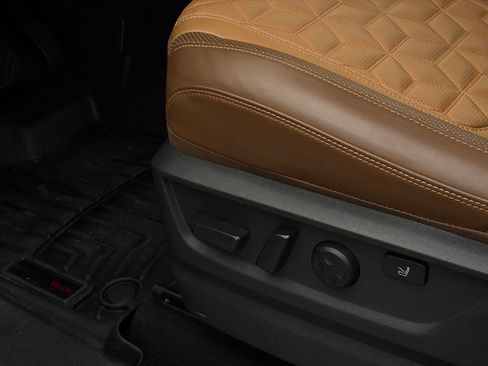 Certified 2025 Nissan Armada Platinum Reserve image 14