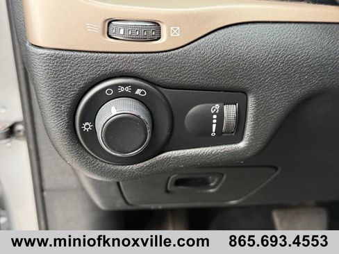 Used 2015 Jeep Cherokee Sport image 26