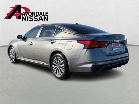 Certified 2025 Nissan Altima 2.5 SV image 4