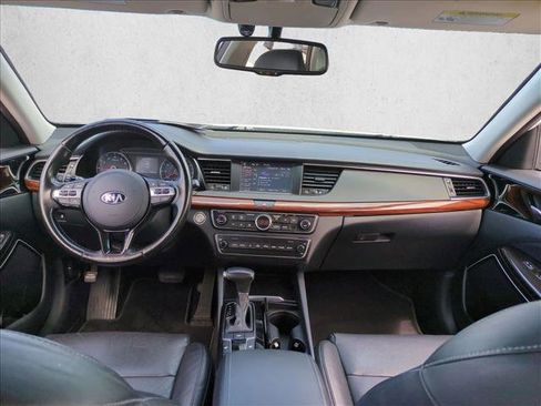 Used 2019 Kia Cadenza Premium w/ Paint Protection Package FWD image 18