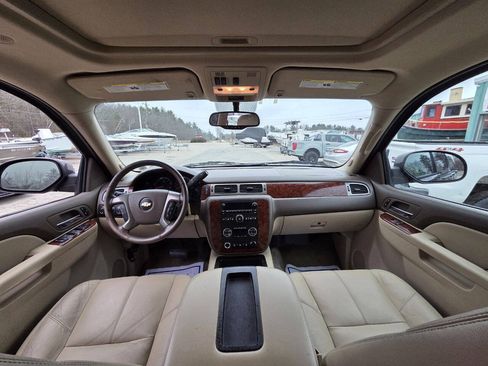 Used 2012 Chevrolet Suburban LT w/ Luxury Package AWD/4WD image 20