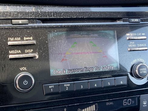 Used 2017 Nissan Rogue SV FWD image 27