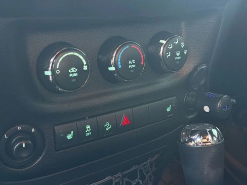 Used 2018 Jeep Wrangler Unlimited Sport S image 35