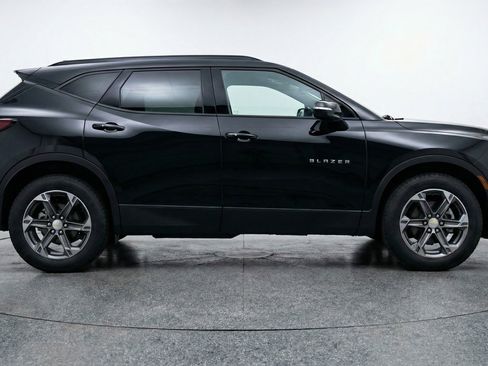 Used 2025 Chevrolet Blazer LT image 11