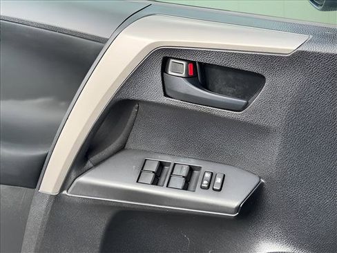 Used 2016 Toyota RAV4 LE image 16