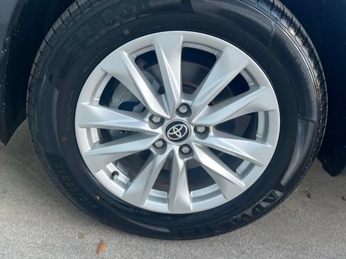 Used 2023 Toyota Corolla Cross LE FWD image 27
