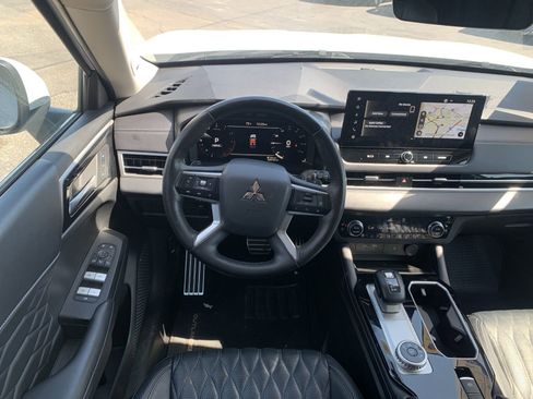 Used 2025 Mitsubishi Outlander SEL FWD image 7