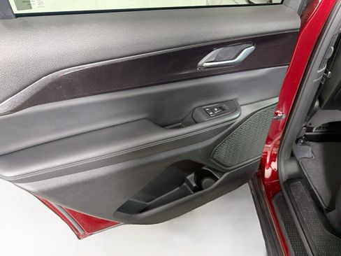 Used 2023 Jeep Grand Cherokee L Laredo RWD image 25