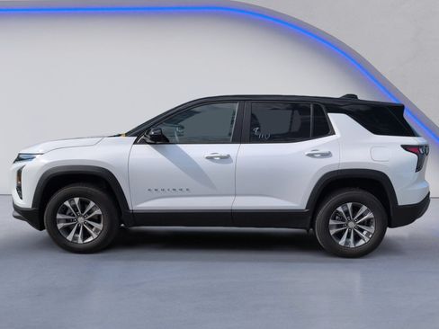 Used 2026 Chevrolet Equinox LT w/ Safety and Technology Package FWD image 4