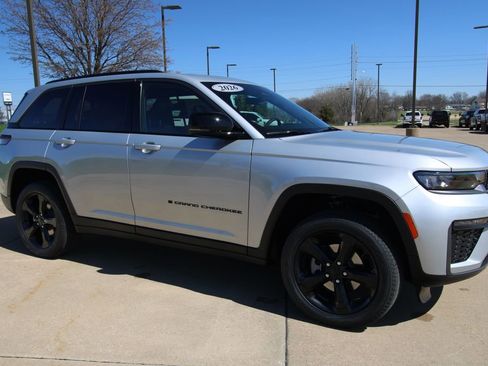 New 2026 Jeep Grand Cherokee Limited image 3