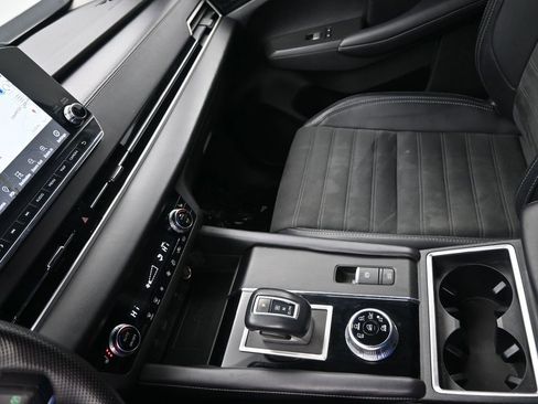 Used 2024 Mitsubishi Outlander SE image 21