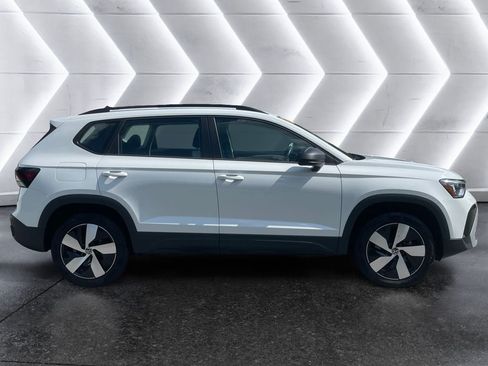 Used 2025 Volkswagen Taos S AWD/4WD image 8