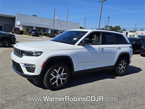 New 2025 Jeep Grand Cherokee Limited image 3