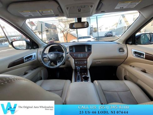 Used 2017 Nissan Pathfinder Platinum w/ Family Entertainment Package image 8