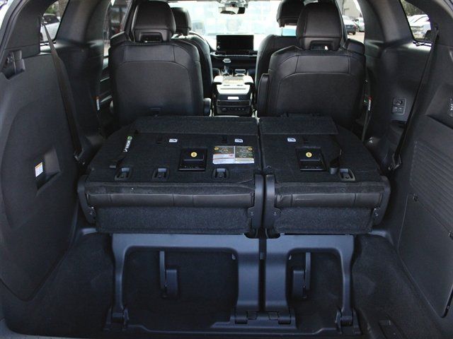 Used 2026 Toyota Sienna Platinum AWD/4WD image 18