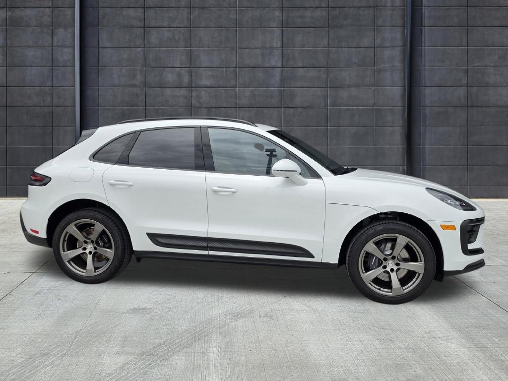 Certified 2026 Porsche Macan AWD/4WD image 7