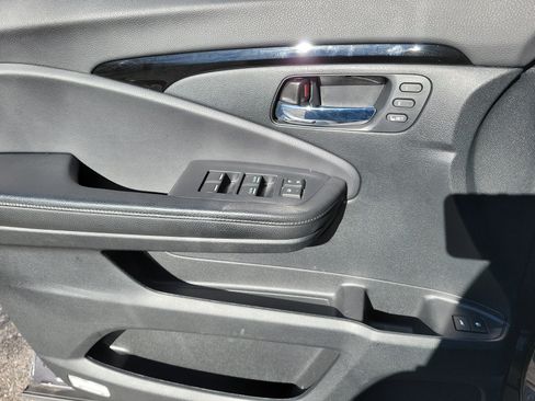 Used 2020 Honda Pilot Touring image 22