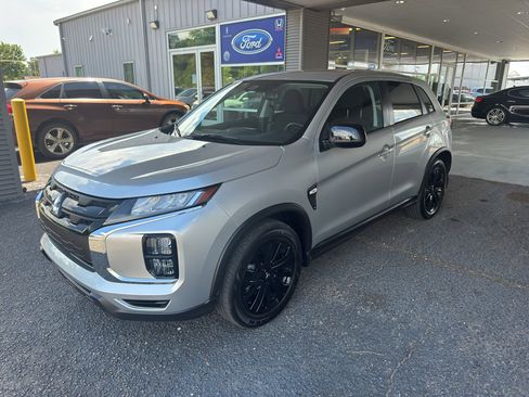Used 2024 Mitsubishi Outlander Sport LE image 1