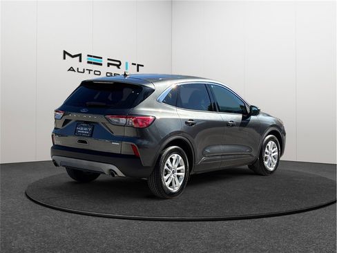 Used 2020 Ford Escape SE image 9
