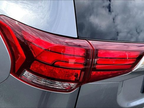 Used 2018 Mitsubishi Outlander GT image 22