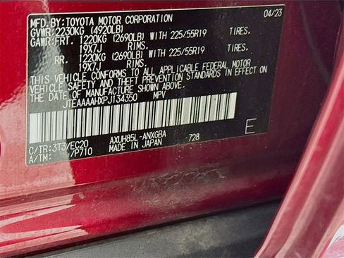 Used 2023 Toyota Venza XLE image 32