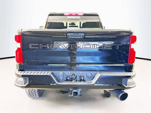 Used 2022 Chevrolet Silverado 2500 LTZ w/ LTZ Plus Package AWD/4WD image 5