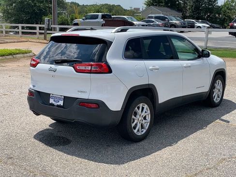 Used 2016 Jeep Cherokee Latitude FWD image 5