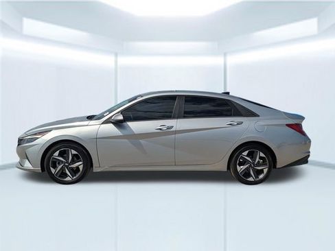 Used 2023 Hyundai Elantra SEL w/ Convenience Package FWD image 2