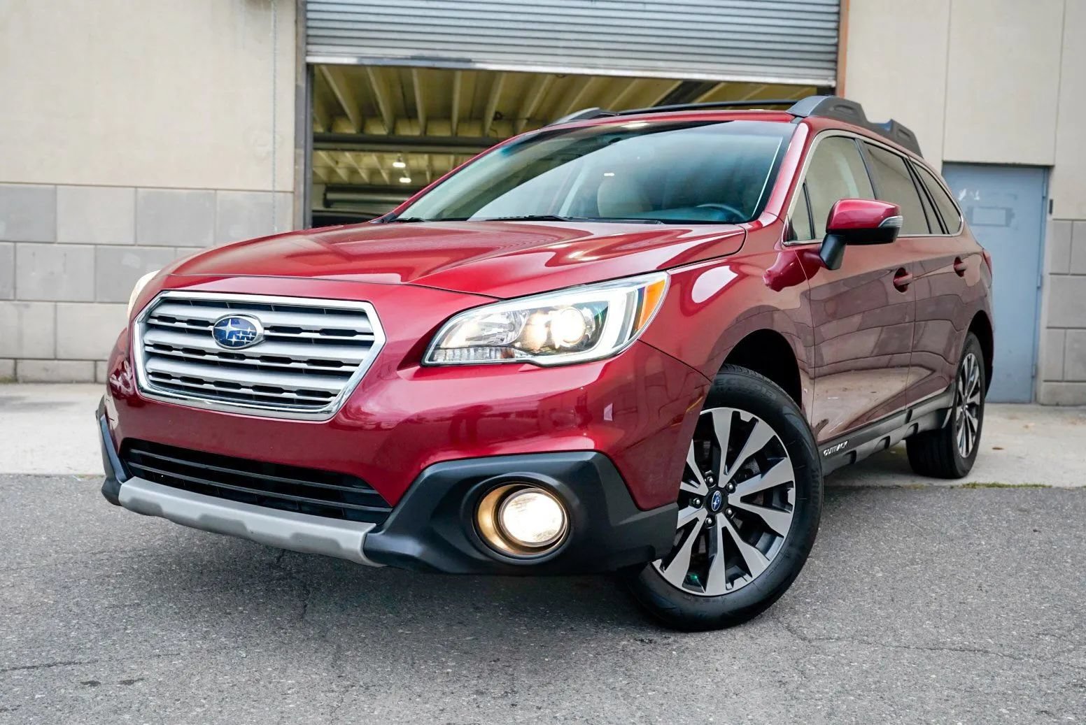 Used 2015 Subaru Outback 2.5i Limited AWD/4WD image 1