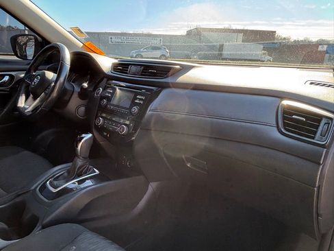 Used 2017 Nissan Rogue SV image 11