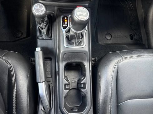 Used 2022 Jeep Wrangler Unlimited Sahara w/ Cold Weather Group AWD/4WD image 28