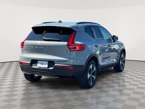 Certified 2024 Volvo XC40 B5 Core w/ Climate Package AWD/4WD image 4