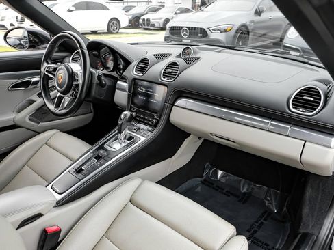 Used 2018 Porsche 718 Boxster S RWD image 17