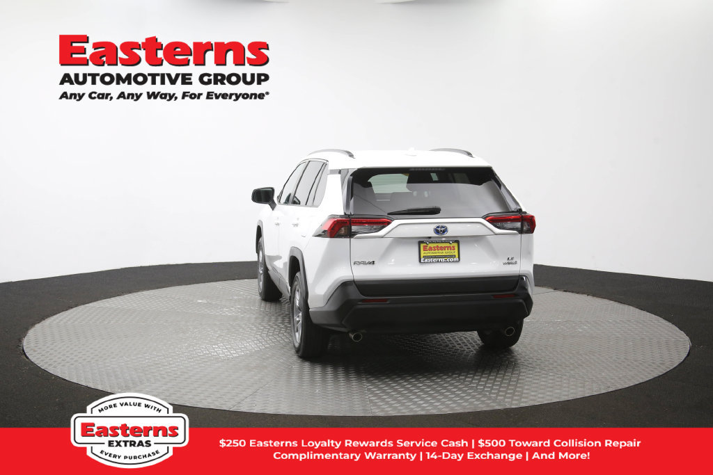 Used 2022 Toyota RAV4 LE AWD/4WD image 38