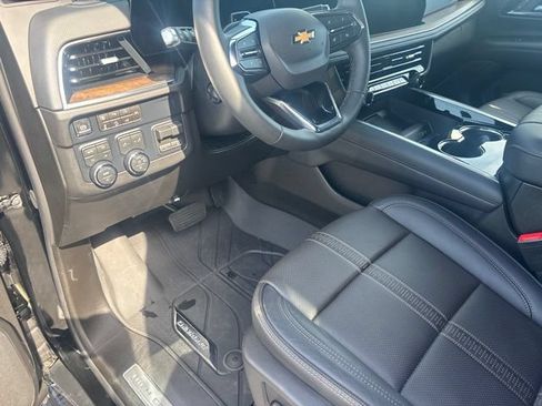 Used 2026 Chevrolet Suburban High Country AWD/4WD image 18