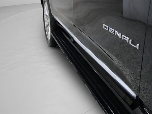 Used 2025 GMC Yukon XL Denali w/ Sun & Power Step Package image 30