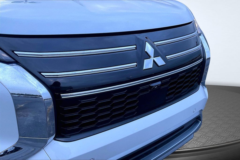 Used 2025 Mitsubishi Outlander SE FWD image 33