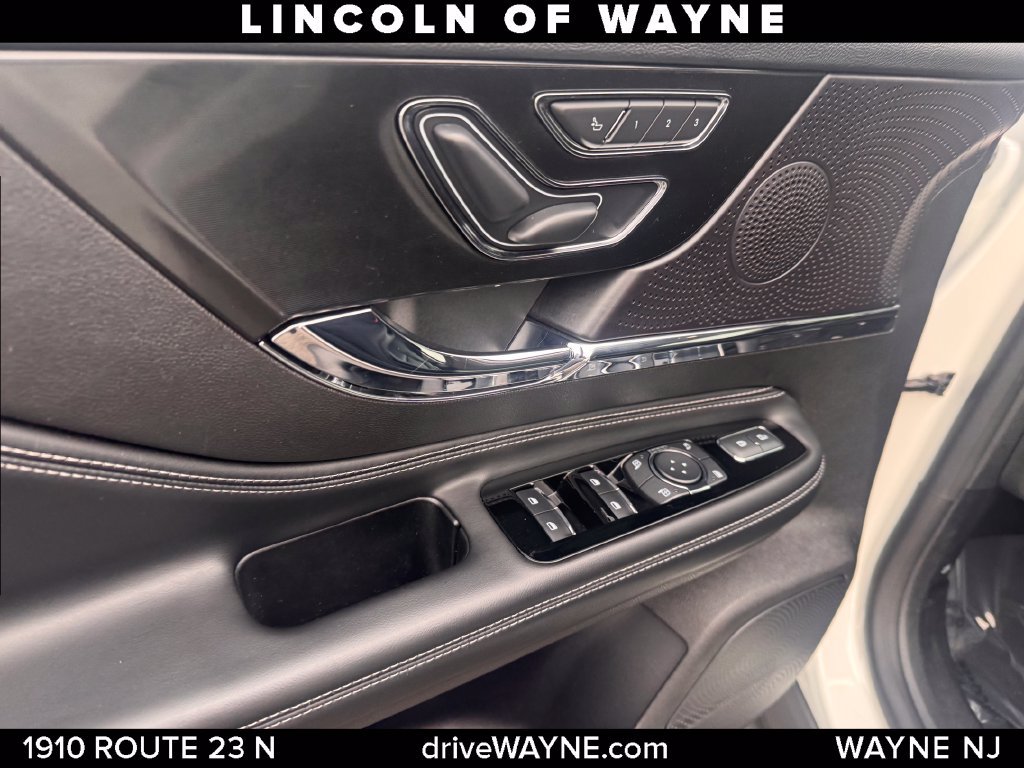 Certified 2024 Lincoln Corsair AWD image 14