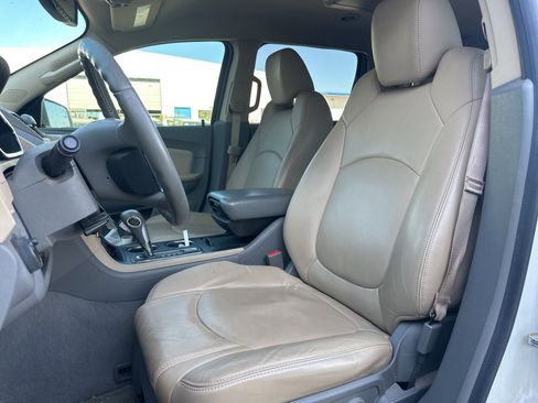 Used 2012 Chevrolet Traverse LT image 15
