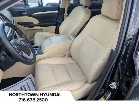 Used 2019 Toyota Highlander XLE image 10