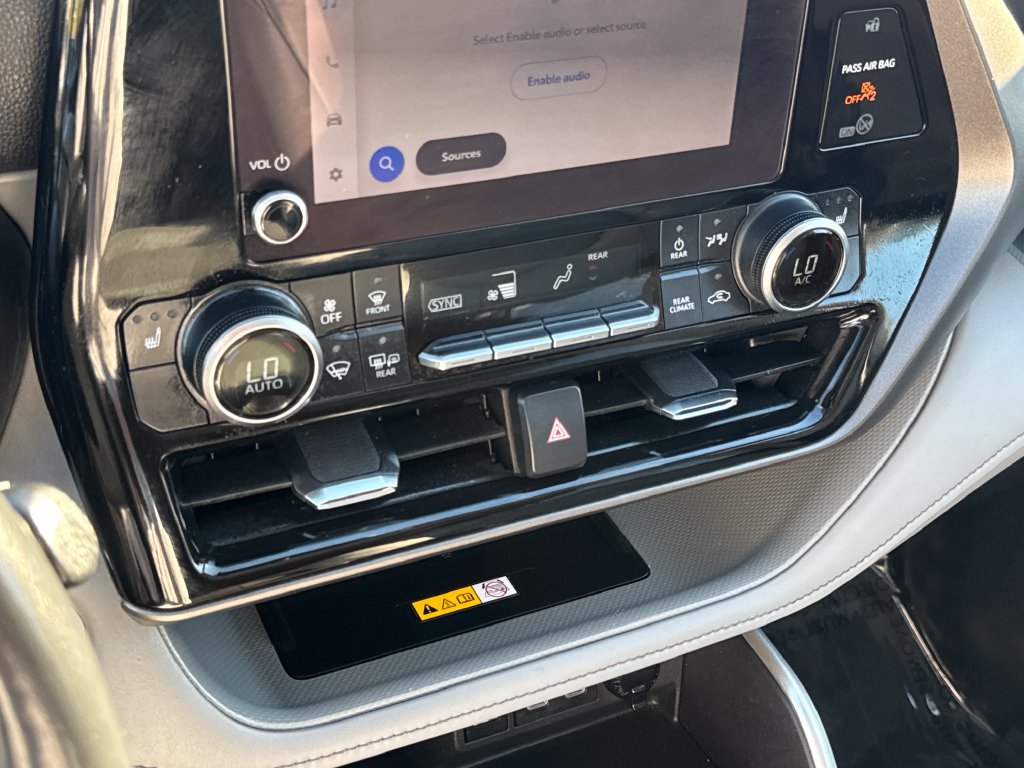 Used 2024 Toyota Highlander XLE AWD/4WD image 26