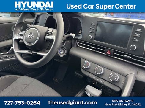 Used 2023 Hyundai Elantra SE image 6