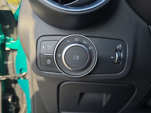 Used 2024 Alfa Romeo Stelvio Quadrifoglio w/ Active Assist Plus Package image 27