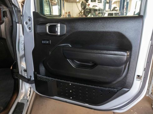 Used 2022 Jeep Wrangler Unlimited Rubicon AWD/4WD image 16